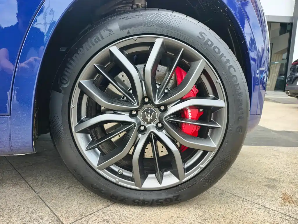 Maserati Levante — фото 11