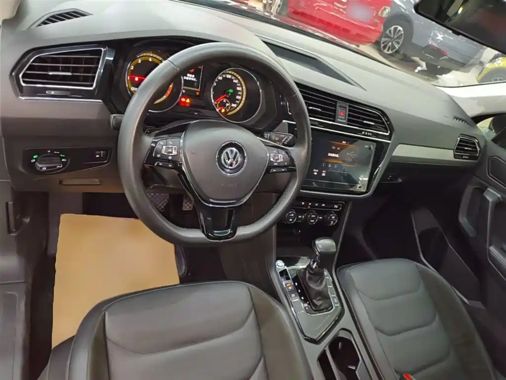 Volkswagen Tiguan L 2020 — фото 10