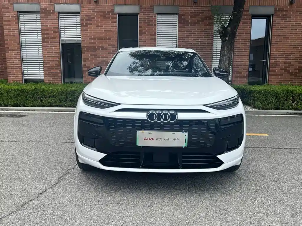 Audi Q6L E-Tron 2025 — фото 11