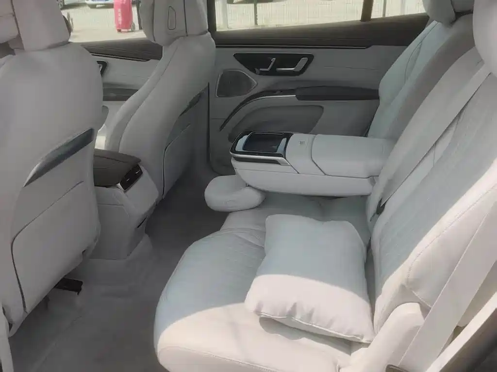 Mercedes-Benz EQS SUV 2025 — фото 8