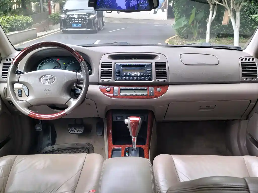Toyota Camry 2004 — фото 14