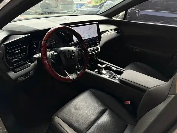 Lexus RX 2023