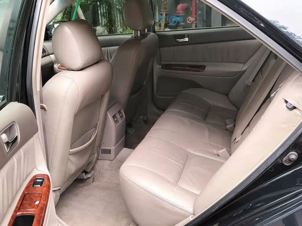 Toyota Camry 2004 — фото 9