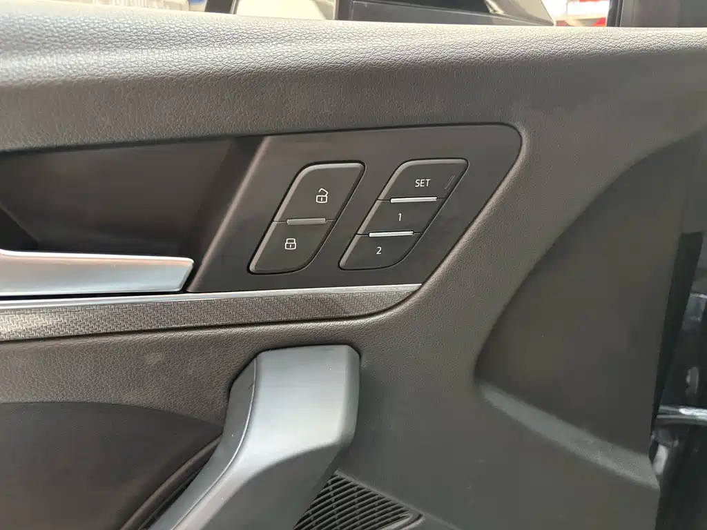 Audi Q5L 2022 — фото 12