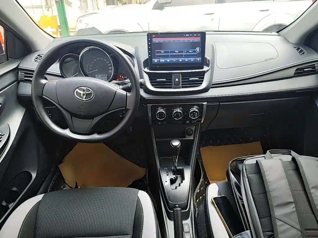 Toyota Yaris L 2020 — фото 10