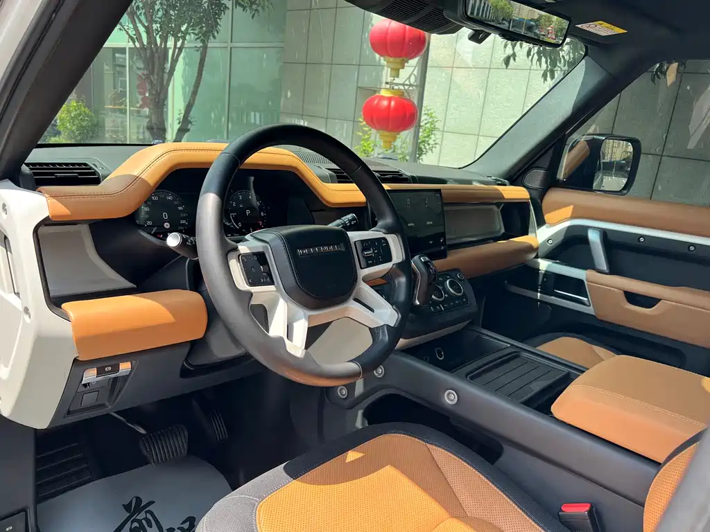 Land Rover Defender 2023 — фото 12