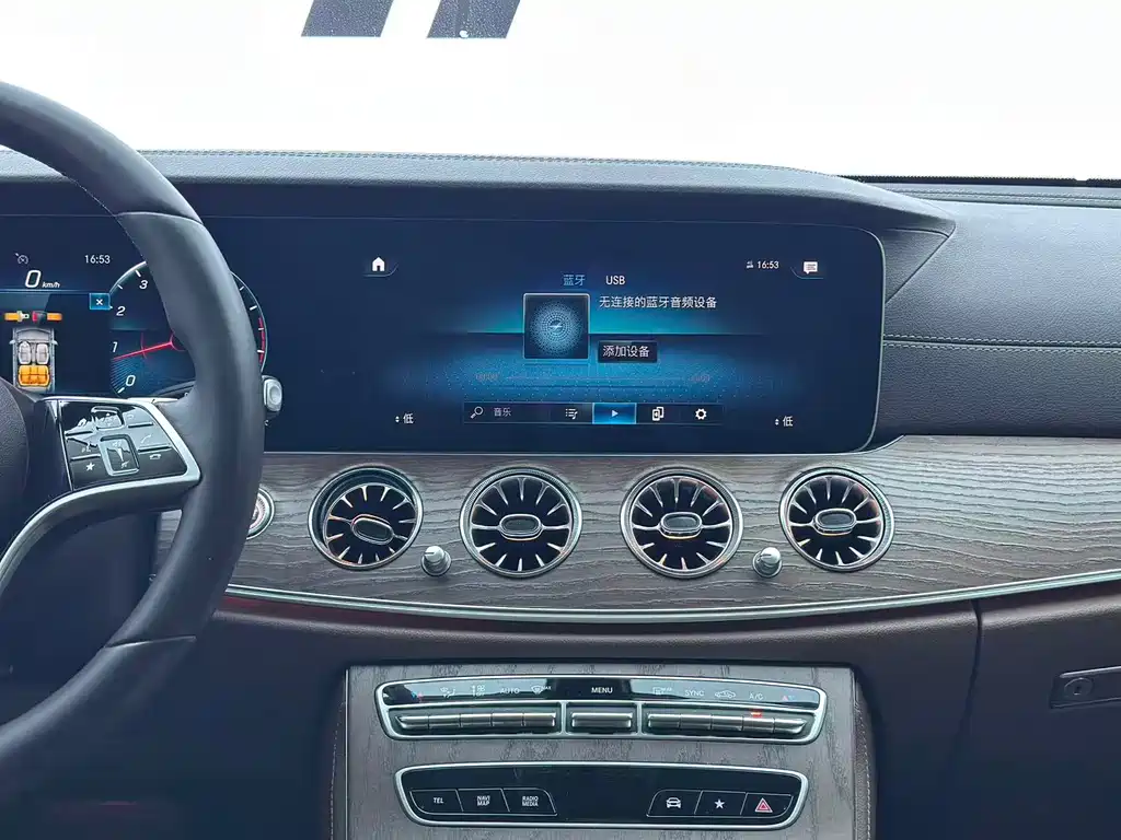 Mercedes-Benz E-Class 2022 — фото 16