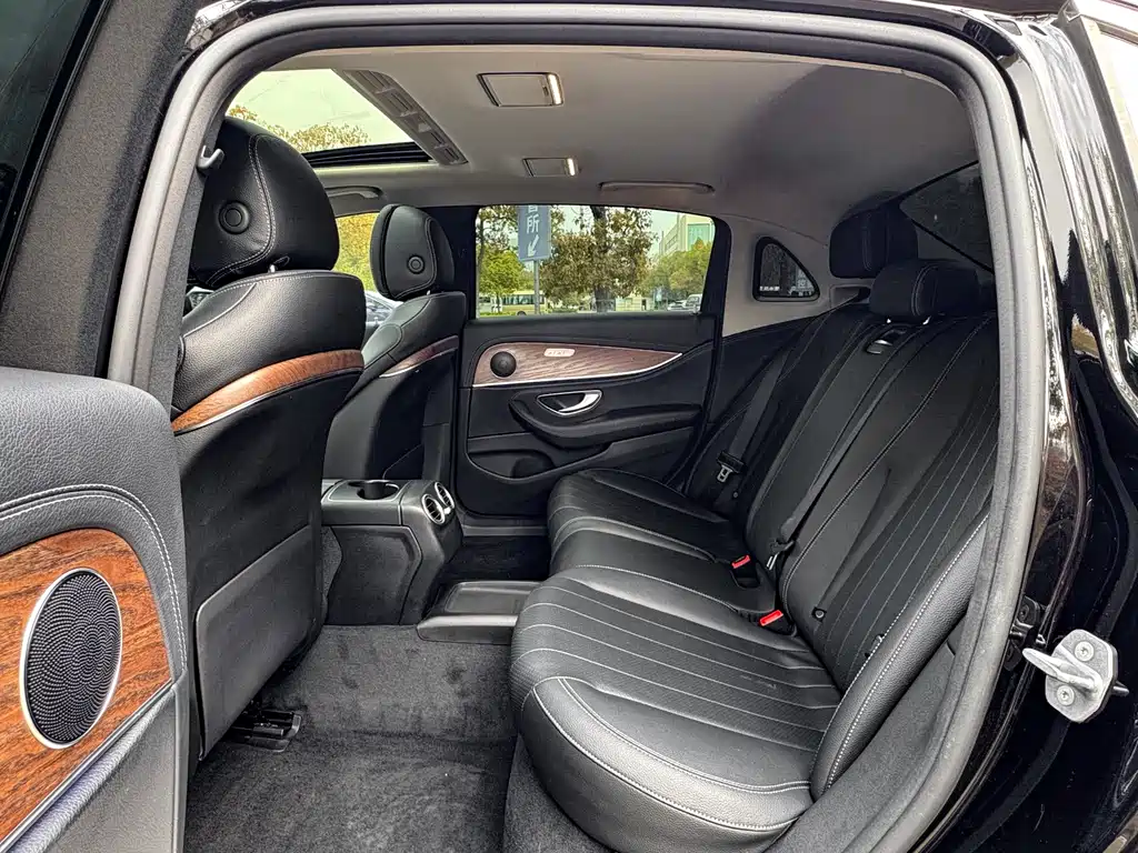 Mercedes-Benz E-Class 2019 — фото 13