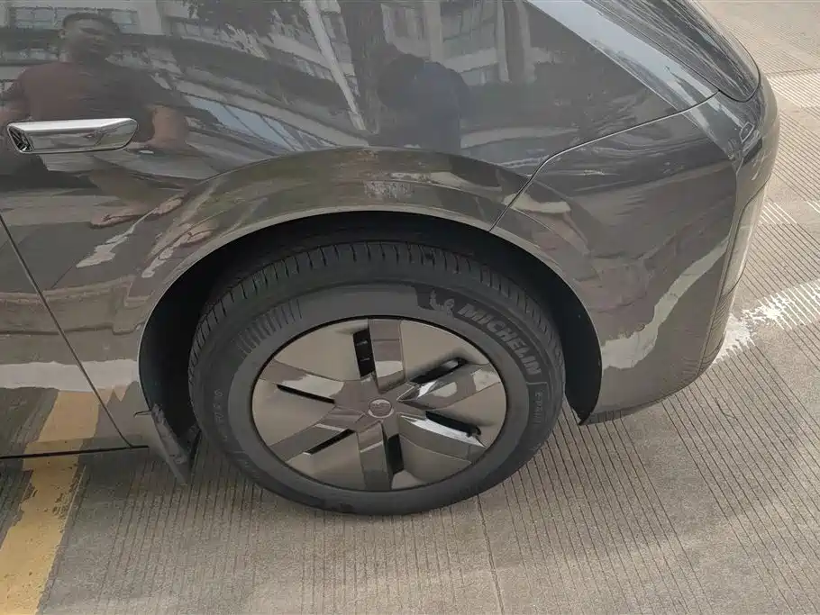 Li Auto Li MEGA 2025