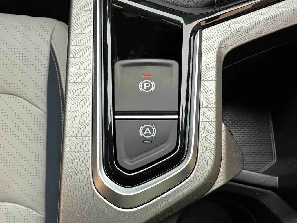 Geely Emgrand 2022 — фото 15