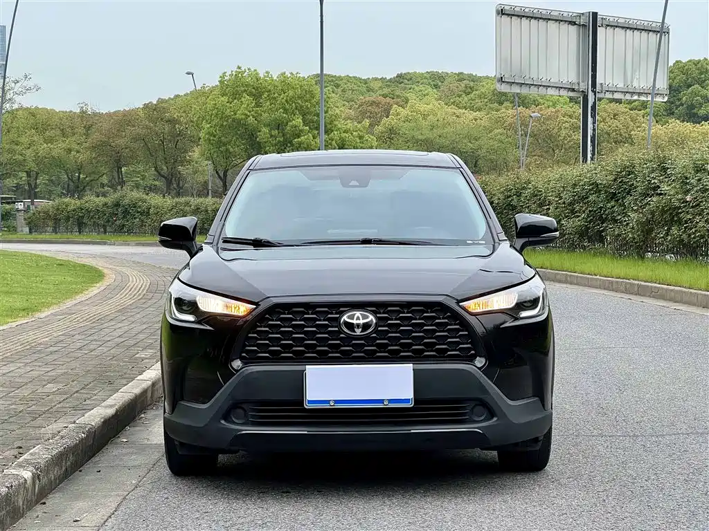 Toyota Corolla Cross 2023 — фото 2