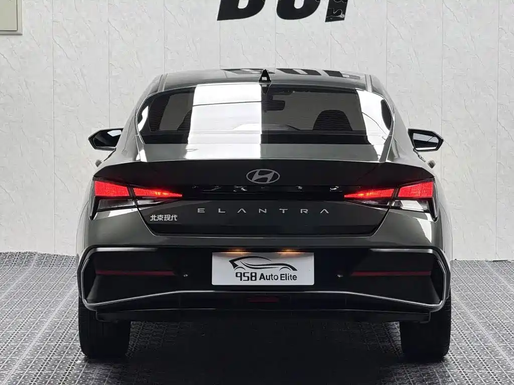 Hyundai Elantra 2023 — фото 10