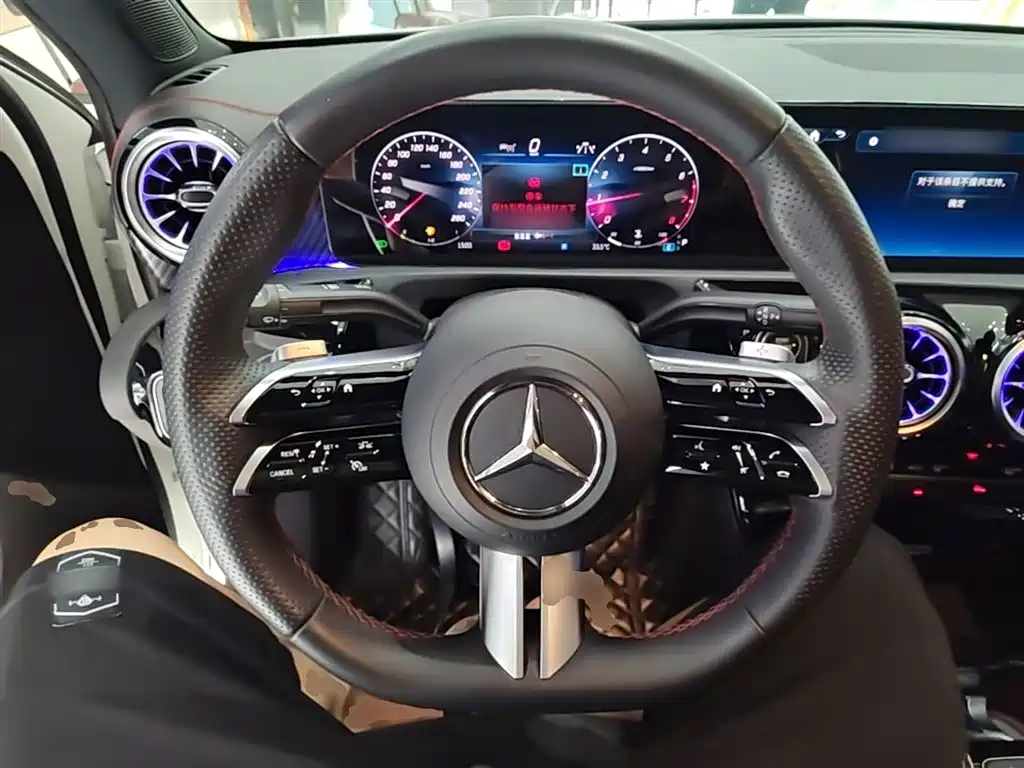 Mercedes-Benz A-Class 2023 — фото 11