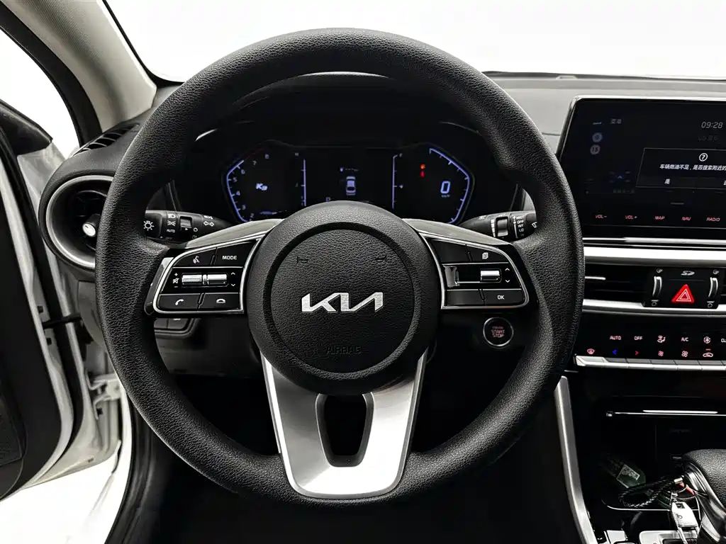 Kia K3 2023 — фото 16