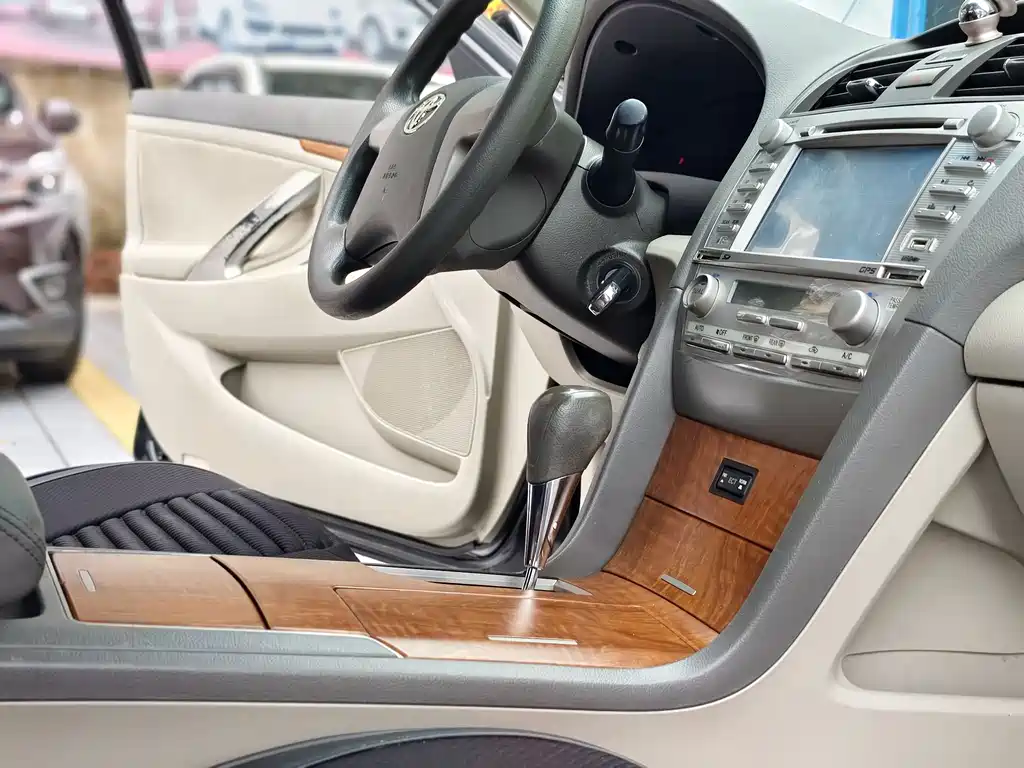 Toyota Camry 2010 — фото 14
