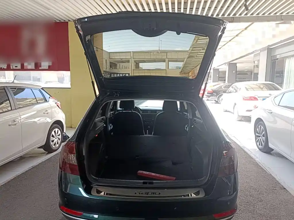 Skoda Rapid Spaceback 2018 — фото 19