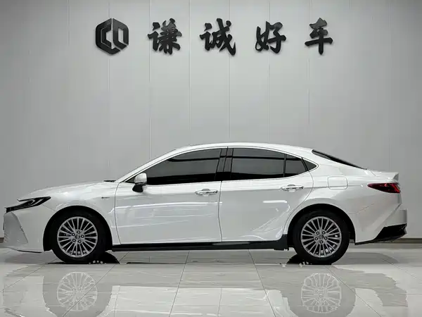 Toyota Camry 2025