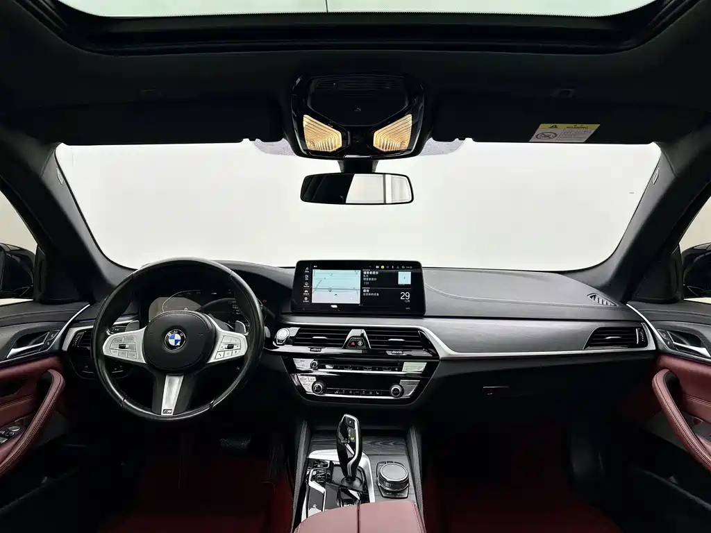 BMW 5 Series 2023 — фото 10