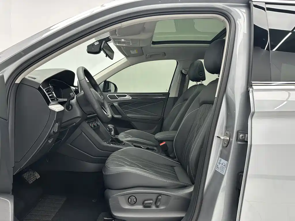 Volkswagen Tiguan L 2023 — фото 5