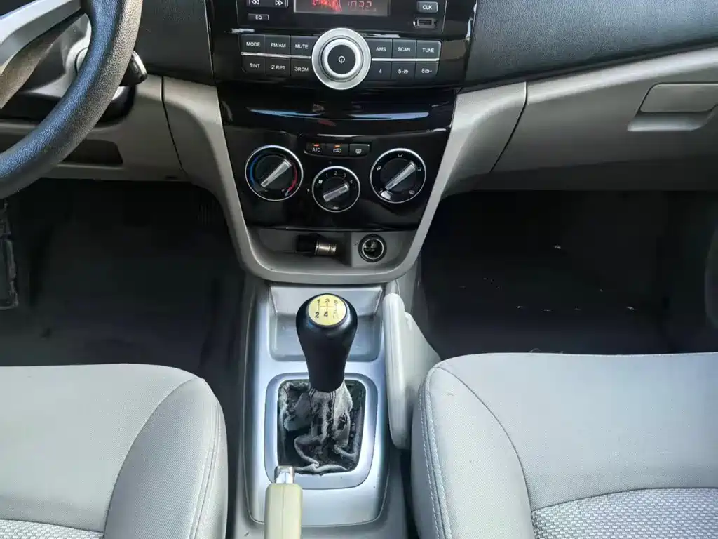Changan Yuexiang V3 2016 — фото 15