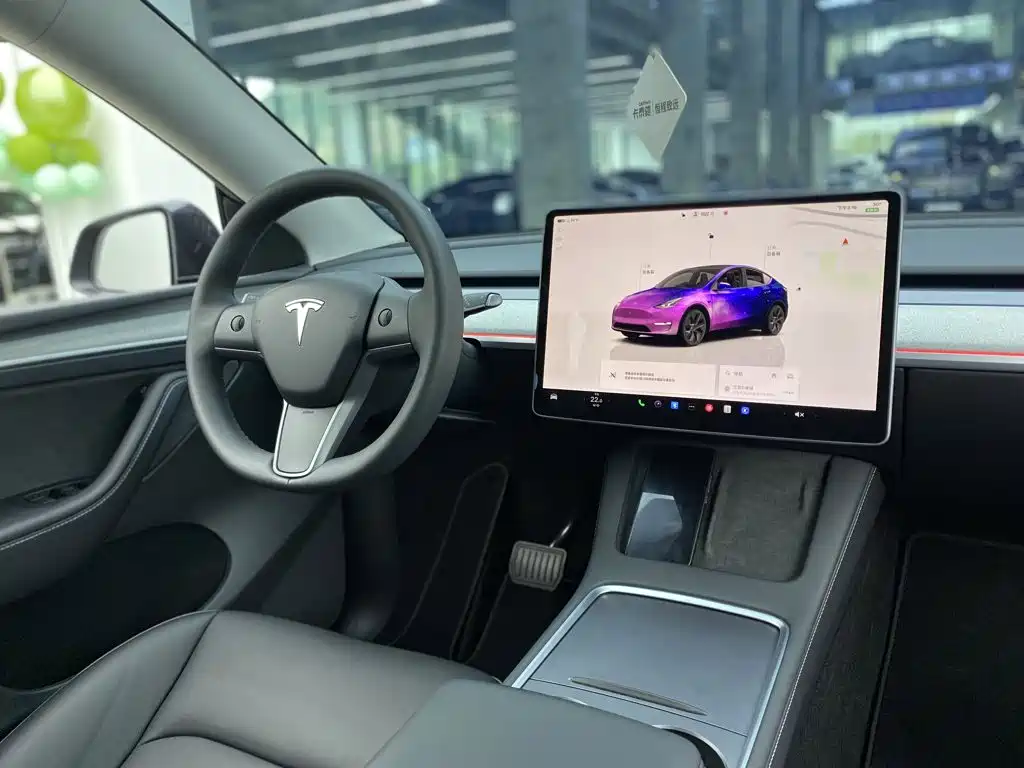 Tesla Model Y 2025 — фото 11