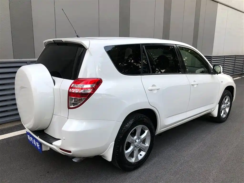 Toyota RAV4 2012 — фото 13