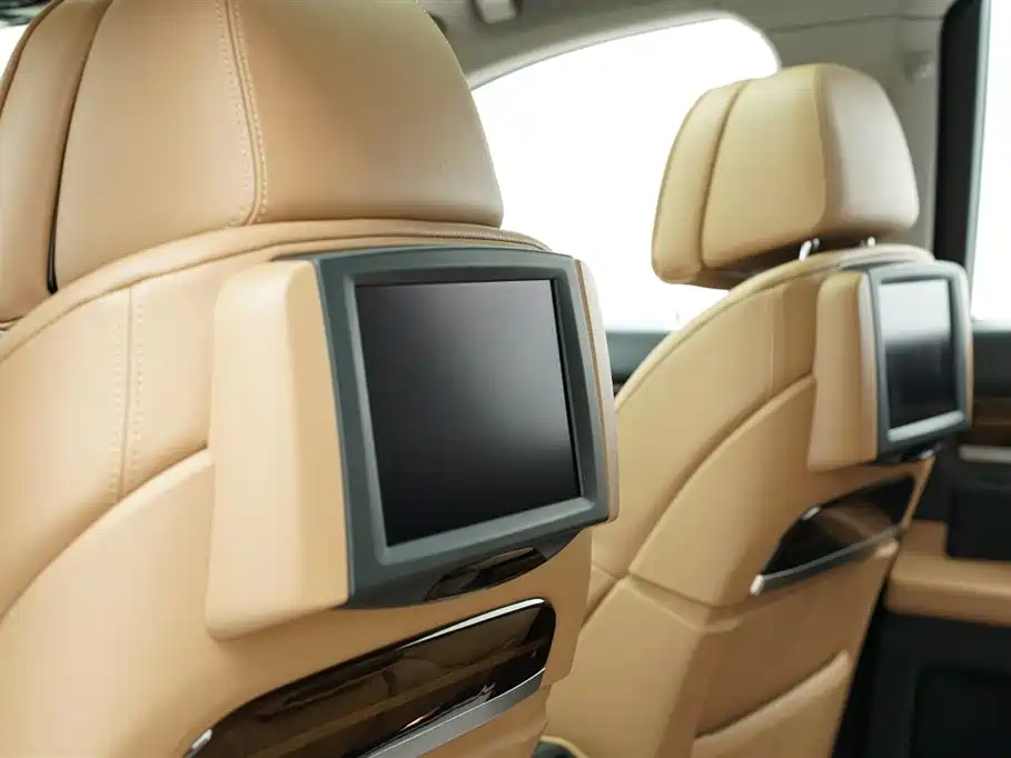 BMW 7 Series 2011 — фото 15