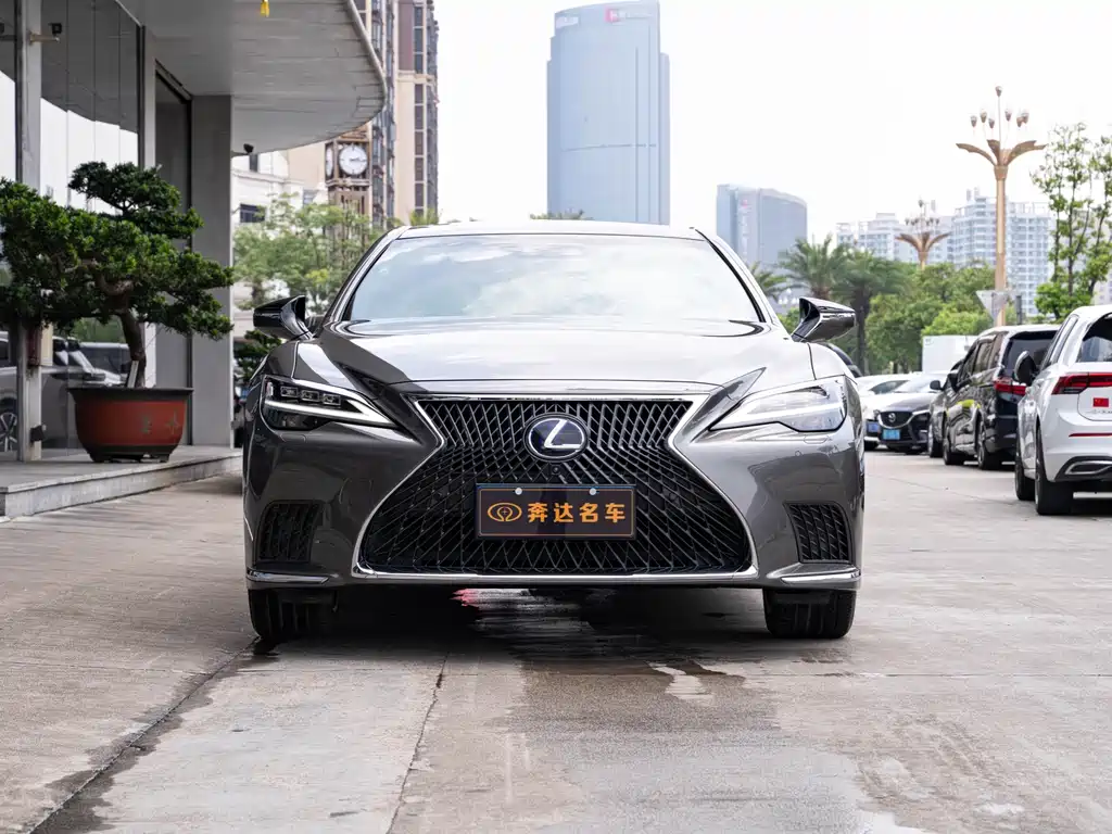 Lexus LS 2021