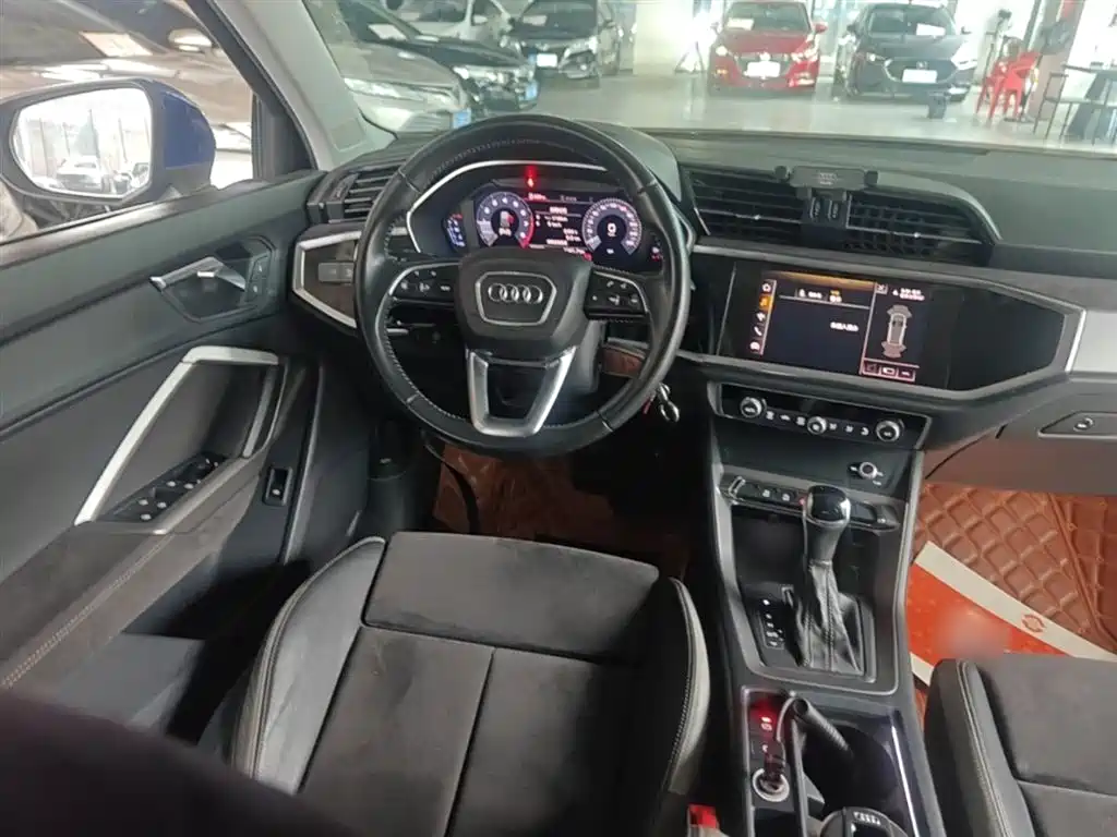 Audi Q3 2020 — фото 11