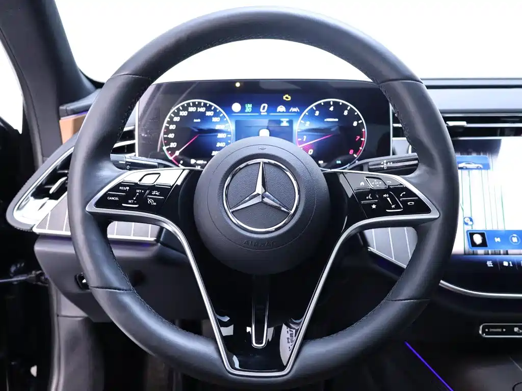 Mercedes-Benz E-Class 2024 — фото 16