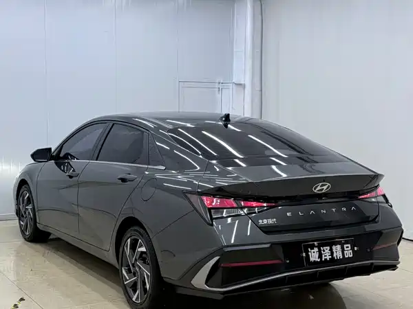 Hyundai Elantra 2024