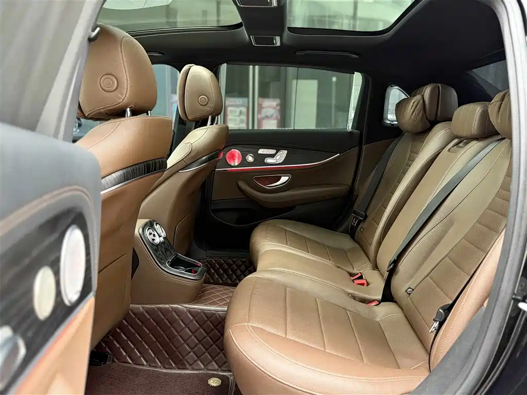 Mercedes-Benz E-Class 2022 — фото 27