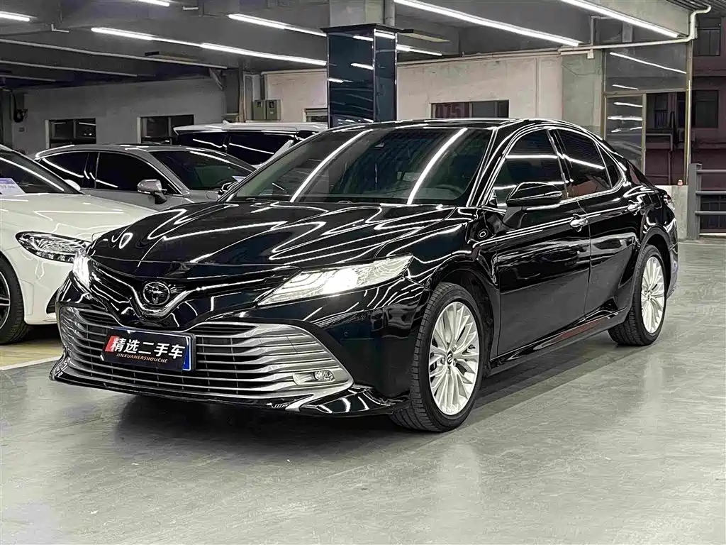 Toyota Camry 2020 — фото 1