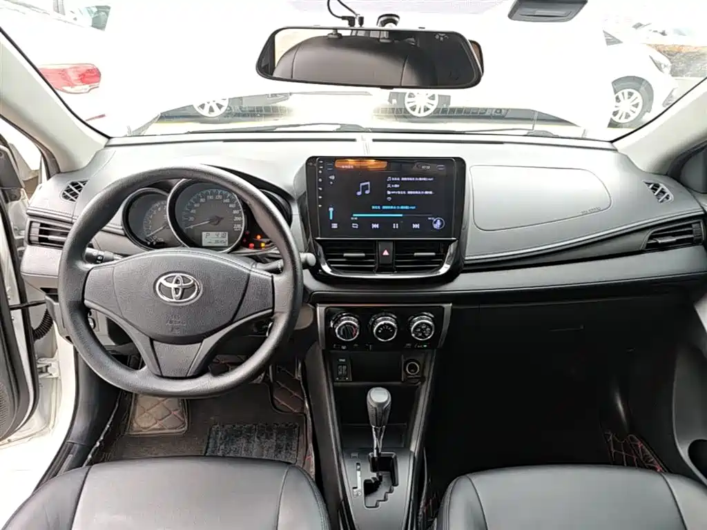 Toyota Yaris L 2019 — фото 10