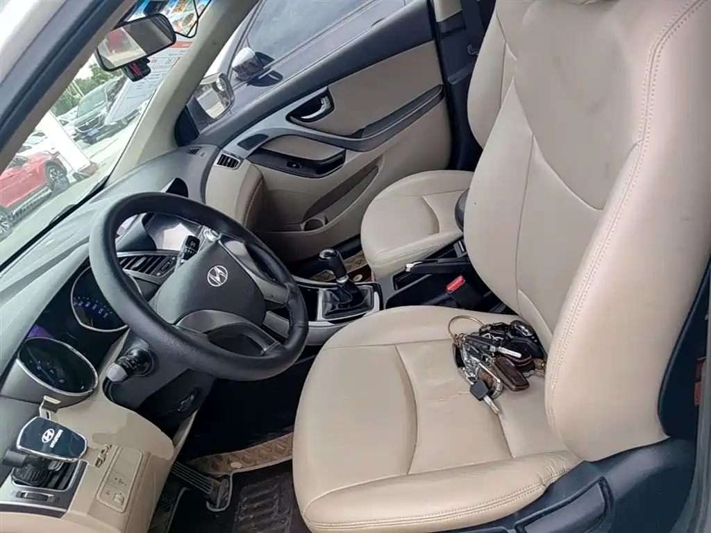 Hyundai Elantra Langdong 2015 — фото 15