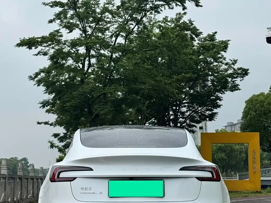Tesla Model 3 2025 — фото 9