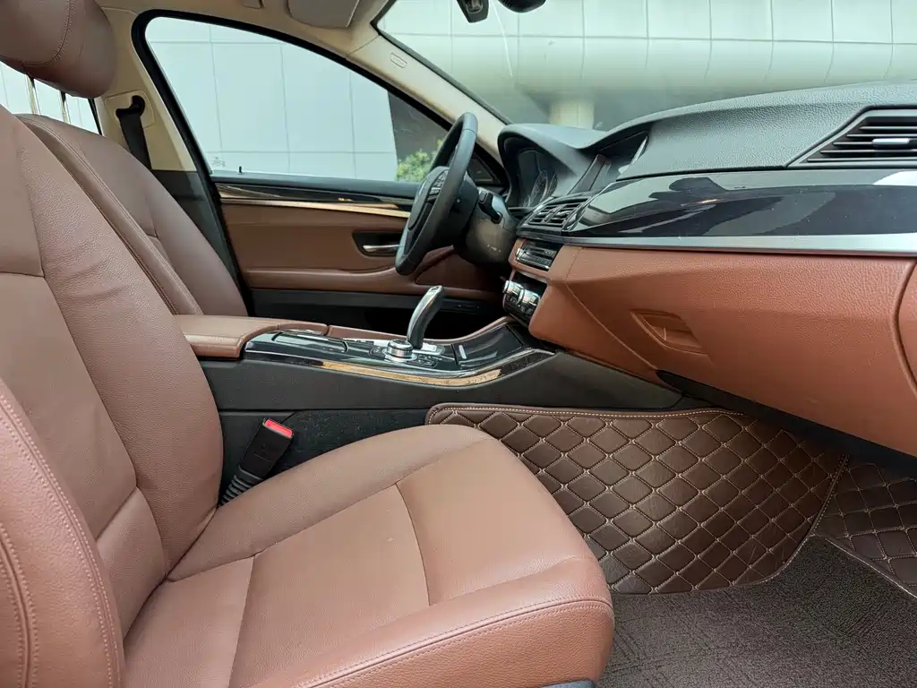 BMW 5 Series 2015 — фото 12