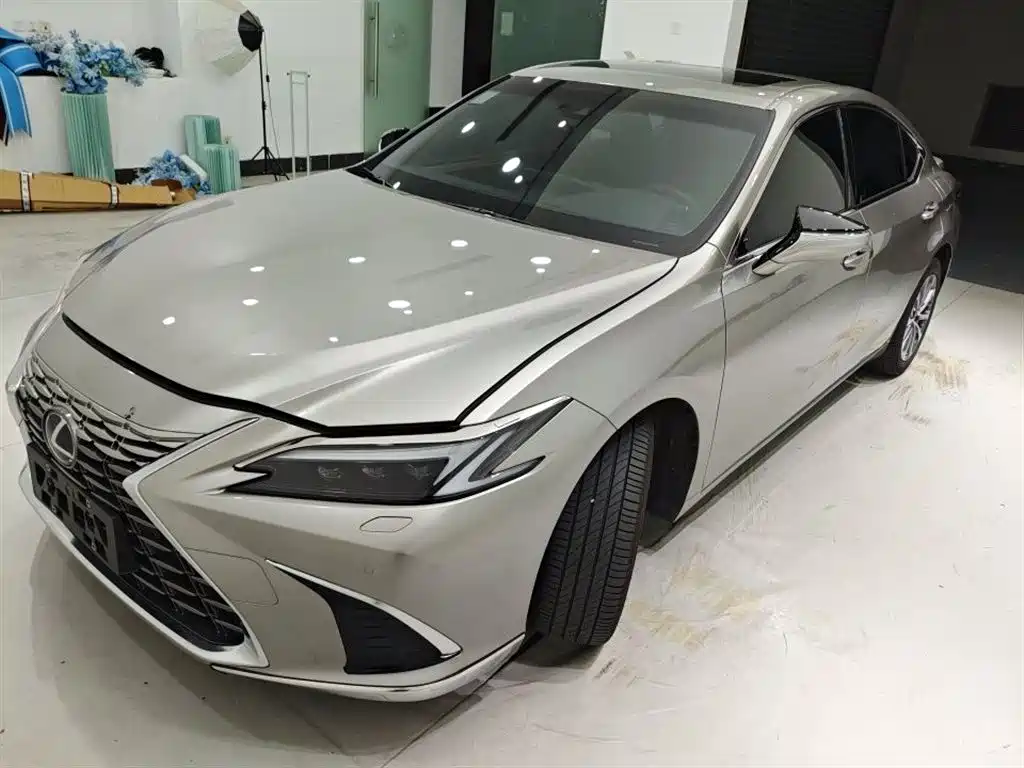 Lexus ES 2026