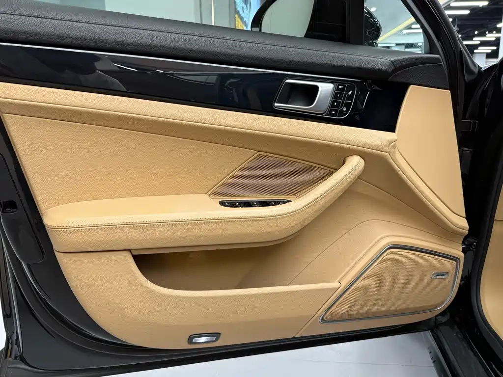 Porsche Panamera 2018 — фото 26