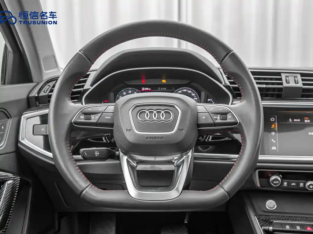 Audi Q3 2019 — фото 16