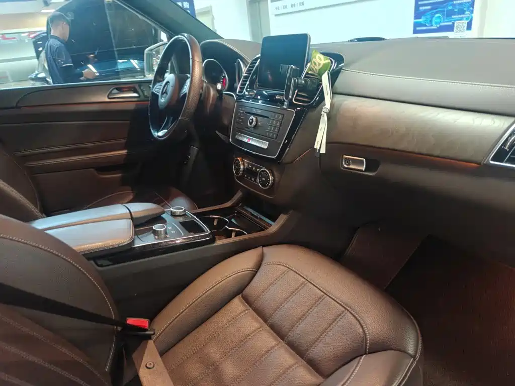 Mercedes-Benz GLE 2017 — фото 12