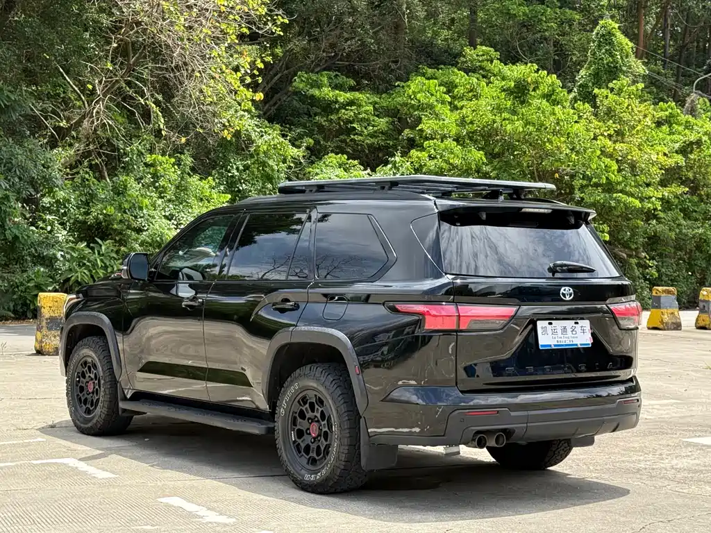 Toyota Sequoia 2024 — фото 12