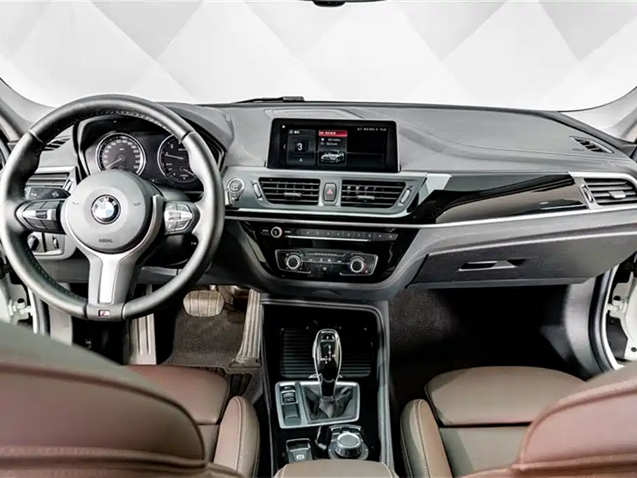 BMW 1 Series 2020 — фото 12