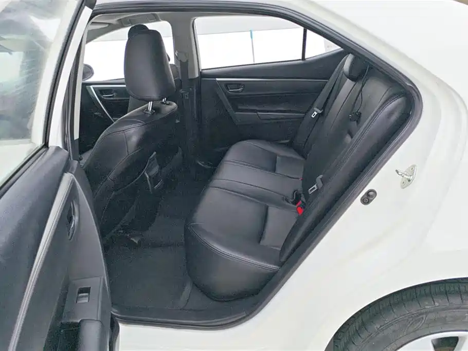 Toyota Corolla 2017 — фото 11