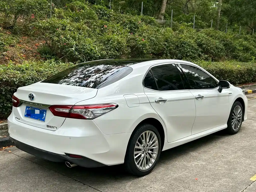 Toyota Camry 2019 — фото 8
