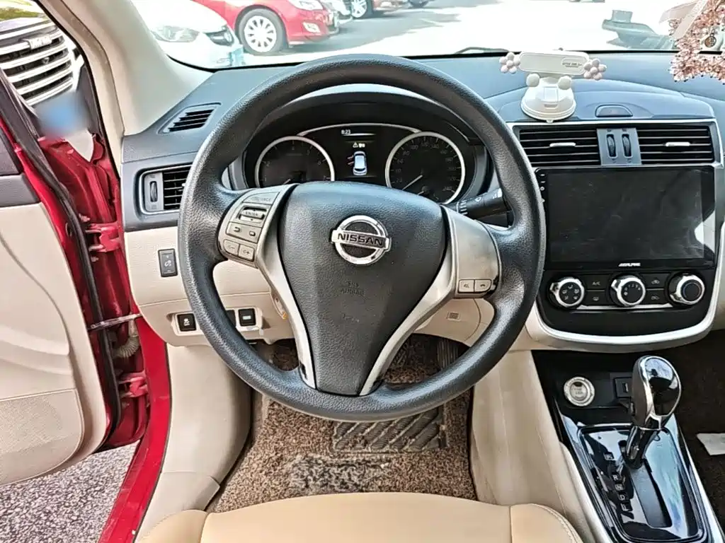 Nissan Tiida 2017 — фото 11