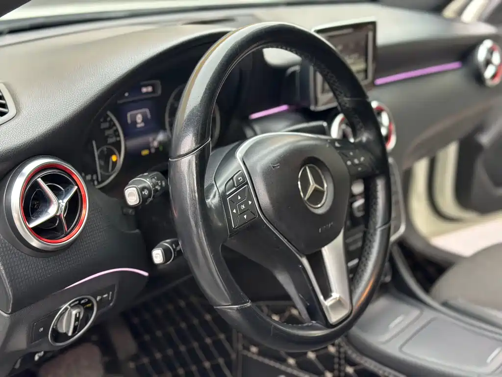 Mercedes-Benz A-Class 2014 — фото 10