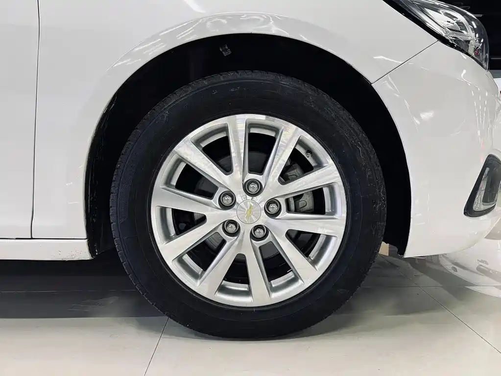 Chevrolet Malibu 2017 — фото 10