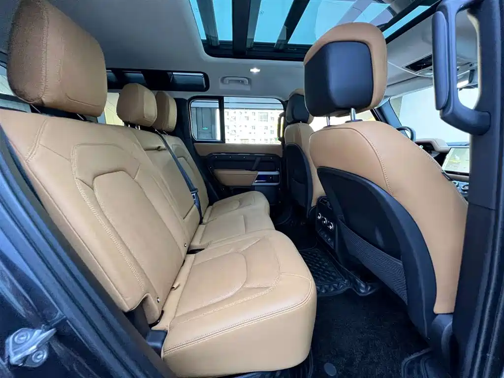 Land Rover Defender 2023 — фото 16