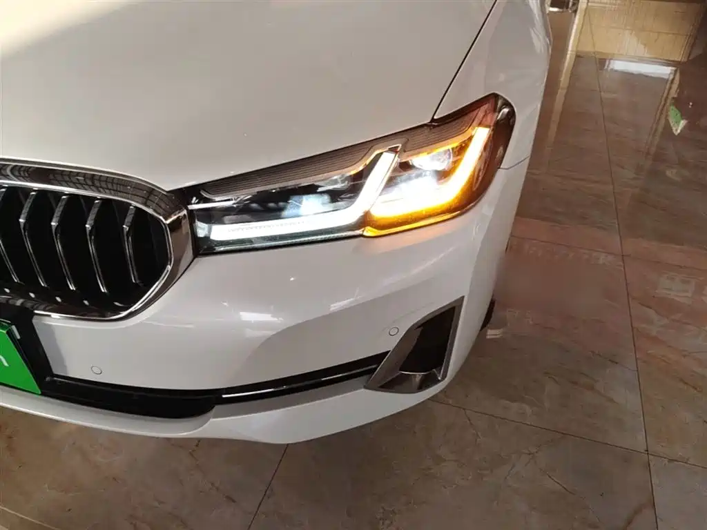 BMW 5 Series 2022 — фото 18